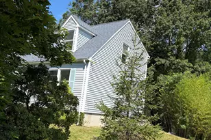 106 Deerfield Ridge Dr, Groton, CT 06355 - Photo 2