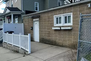 391 Coleman St, Bridgeport, CT 06604 - Photo 8