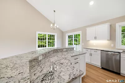 672 Vernon Street, Manchester, CT 06042 - Photo 8