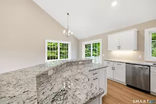 672 Vernon St, Manchester, CT 06042 - Photo 8