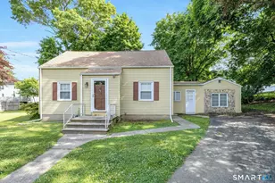 124 Minturn Pl, Bridgeport, CT 06606 - Photo 1