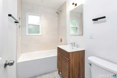 124 Minturn Place, Bridgeport, CT 06606 - Photo 10