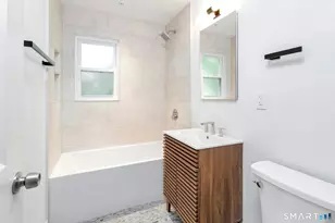 124 Minturn Pl, Bridgeport, CT 06606 - Photo 10