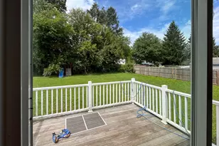 124 Bel-Aire Cir, Windsor Locks, CT 06096 - Photo 10