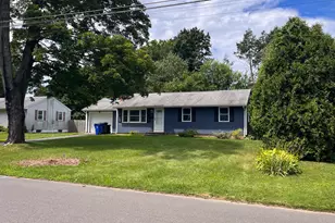 124 Bel-Aire Cir, Windsor Locks, CT 06096 - Photo 2
