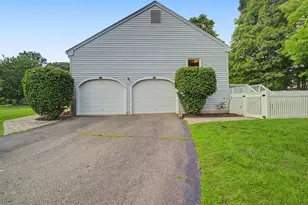 33 W Gerald Dr, Manchester, CT 06040 - Photo 6