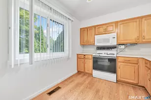 621 Onondaga Ln, Stratford, CT 06614 - Photo 20