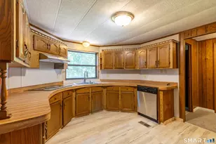 65 Colchester Cmns, Colchester, CT 06415 - Photo 4
