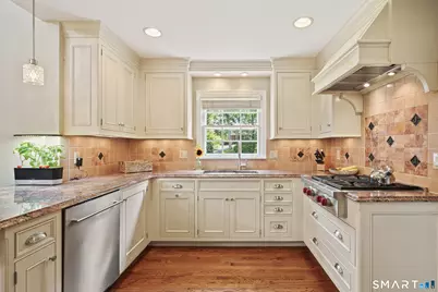 70 Chestnut Hill Lane, Stamford, CT 06903 - Photo 4