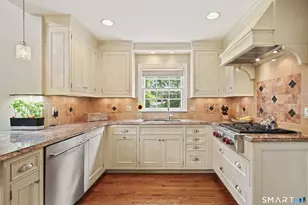 70 Chestnut Hill Ln, Stamford, CT 06903 - Photo 4