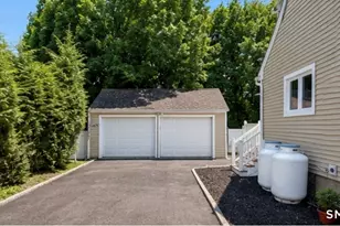 38 City Hill Ct, Naugatuck, CT 06770 - Photo 8
