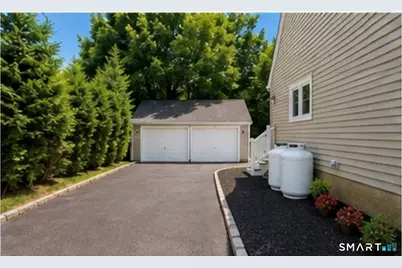 38 City Hill Court, Naugatuck, CT 06770 - Photo 2