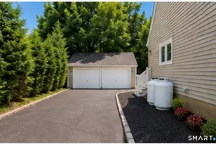 38 City Hill Ct, Naugatuck, CT 06770 - Photo 2
