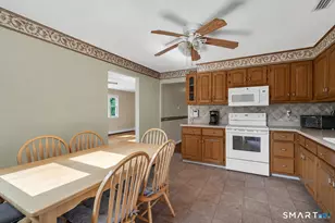 36 Clinton St, Trumbull, CT 06611 - Photo 18