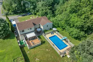 36 Clinton St, Trumbull, CT 06611 - Photo 4