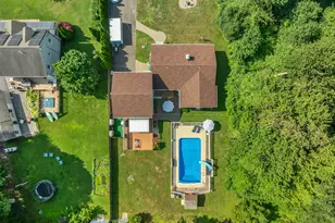 36 Clinton St, Trumbull, CT 06611 - Photo 2