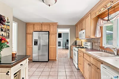 110 Orchard Hill Drive, Windsor Locks, CT 06096 - Photo 8