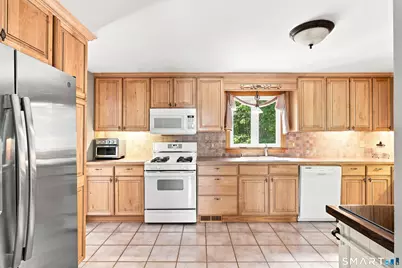 110 Orchard Hill Drive, Windsor Locks, CT 06096 - Photo 6