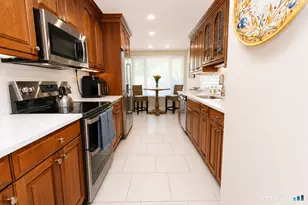 6 Acorn Glen, Avon, CT 06001 - Photo 4