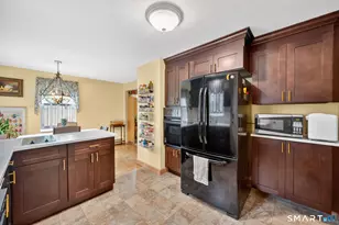 97 Shadow Ln, West Hartford, CT 06110 - Photo 10