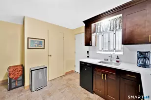97 Shadow Ln, West Hartford, CT 06110 - Photo 12