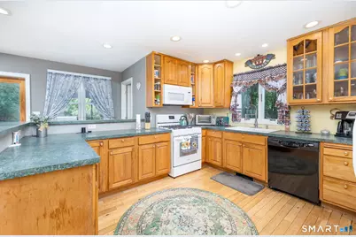 296 Lakemere Drive, Southbury, CT 06488 - Photo 4