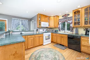 296 Lakemere Dr, Southbury, CT 06488 - Photo 4