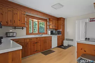 31 Pawson Rd, Branford, CT 06405 - Photo 18