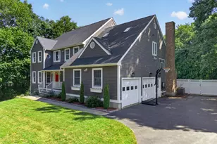 39 Cardinal Rd, East Lyme, CT 06333 - Photo 2