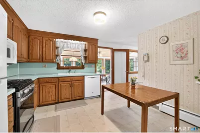 12 Syracuse Drive, East Hartford, CT 06108 - Photo 8