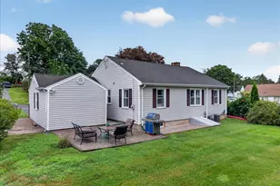 37 Vivian St, Waterford, CT 06385 - Photo 4