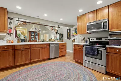 16 Velvet Street, Trumbull, CT 06611 - Photo 8