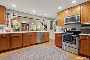 16 Velvet St, Trumbull, CT 06611 - Photo 8