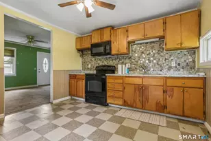210 Midway Oval, Groton, CT 06340 - Photo 6