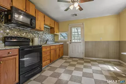 210 Midway Oval, Groton, CT 06340 - Photo 8