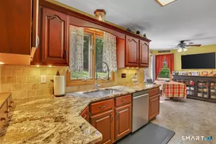 69 Ledgebrook Ln, Middletown, CT 06457 - Photo 4