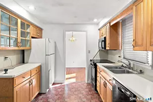 979 Farmington Dr, Cheshire, CT 06410 - Photo 2