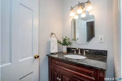 20 Staples Place, West Hartford, CT 06107 - Photo 18