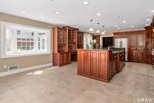 20 Staples Pl, West Hartford, CT 06107 - Photo 10