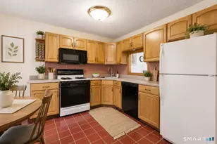 165 Foxboro Dr, Newington, CT 06111 - Photo 10