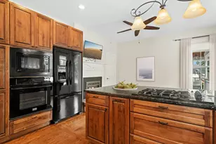 220 West Ave, Darien, CT 06820 - Photo 16