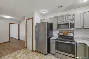 28 Meadow Ln, Windsor Locks, CT 06096 - Photo 6