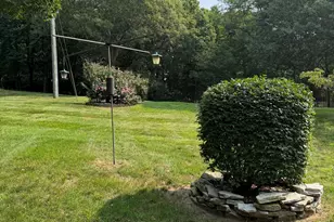 1 Castle Meadow Dr, Stonington, CT 06379 - Photo 4