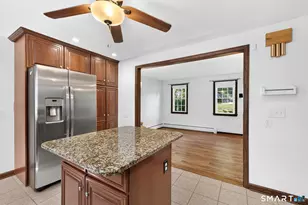 3 Suzio Dr, Meriden, CT 06451 - Photo 10
