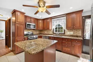 3 Suzio Dr, Meriden, CT 06451 - Photo 8