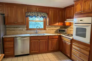 28 Kennedy Dr, Enfield, CT 06082 - Photo 6