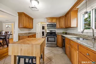 18 Chapman Rd, West Hartford, CT 06107 - Photo 10