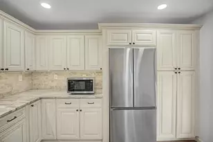 80 Lakeview Terrace, New Haven, CT 06511 - Photo 12