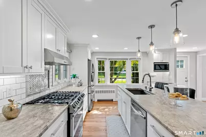 70 Hartwell Road, West Hartford, CT 06117 - Photo 2