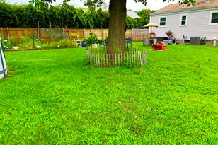 13 Hemlock Dr, Ansonia, CT 06401 - Photo 32